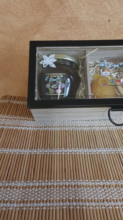 Caja con tapa de Cristal 🎁2 Mieles diferentes , botes de Miel de 130 g ,y Palo de Madera Para Miel🎁 y  una vela de cera pura de abeja  Osito o Búho 🦉